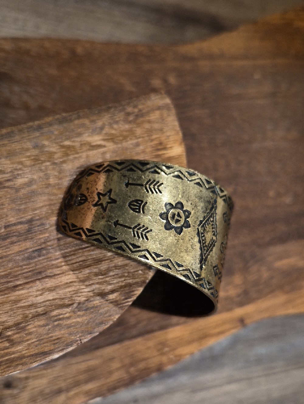 Vintage Antique Brassy Bronze Tone Thunderbird Cuff Bracelet - Picture 2 of 6